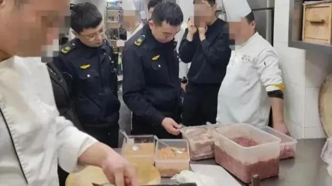 上海知名餐厅被曝在菜品中添加亚硝酸盐!食用过量会引起器官衰竭甚至死亡……官方出手