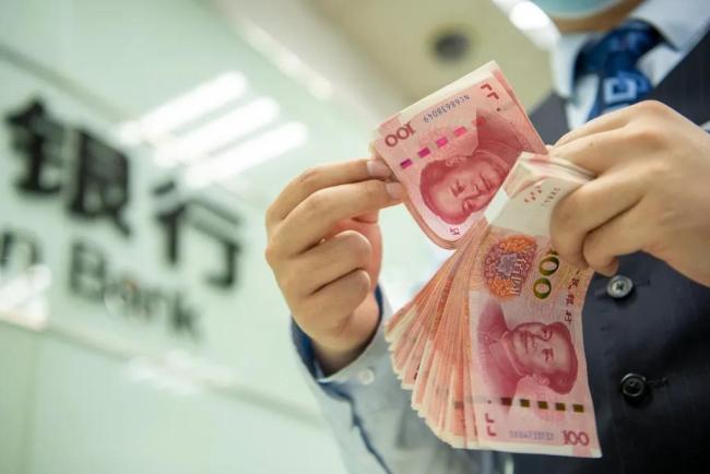 央妈一套组合拳，人民币汇率稳了